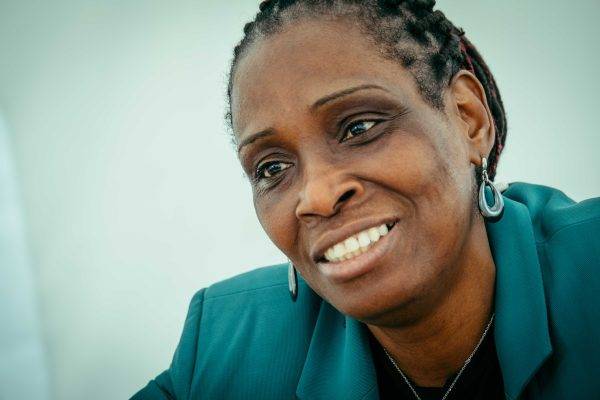 Van kamermeisje tot parlementslid: de buitengewone strijd en carrière van Rachel Kéké